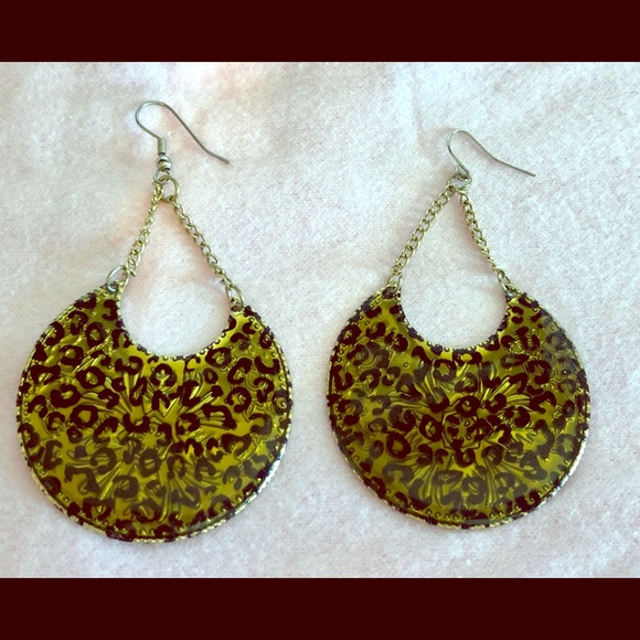 Jewelry - Leopard print dangle earrings approx 3.5” long